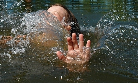 В Криворожском районе на водоеме едва не утонул мальчик