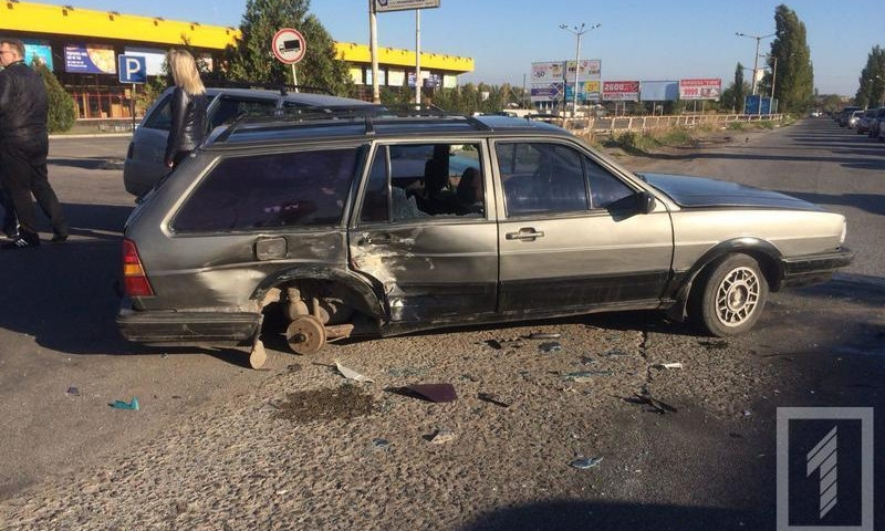 В тройном ДТП в Кривом Роге пострадала беременная девушка