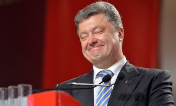 Танцы, шутки, анекдоты: Петр Порошенко отбирает хлеб у Зеленского?