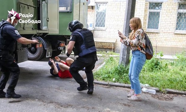Во время акции поддержки Стерненко полиция избила одного участника ногами (ФОТО)