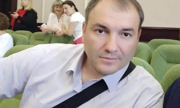 "Ешь, не обляпайся": изгнанного президентом "черта" троллят в Сети