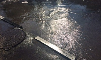 Во дворе многоэтажки в Кривом Роге образовалось озеро