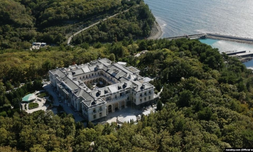 «Это старая пластинка» - в Кремле отреагировали на расследование Алексея Навального о «дворце Путина»