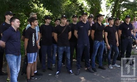 Жители "Веселых Тернов" устроили субботник с полицейкими