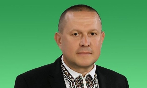 Депутат от "Слуги народа" сломал ногу на Говерле (ФОТО)