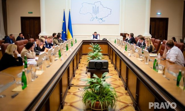 В правительстве раскрыли средние зарплаты всех министров: самая большая у Авакова