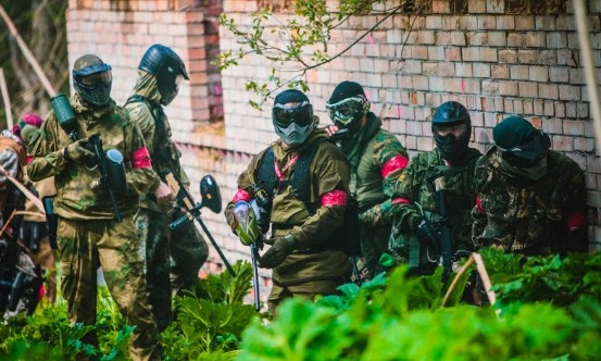 Офицер пускал гражданских на военный объект - играть в пейнтбол за взятки