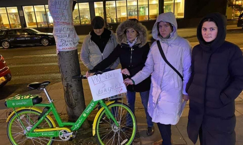 "Заберите Ze клоуна обратно": в Лондоне прошел митинг перед концертом "Квартал 95" (ФОТО)