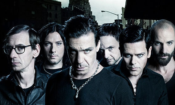Тилль Линдеманн признается в любви на русском: новый клип Rammstein 