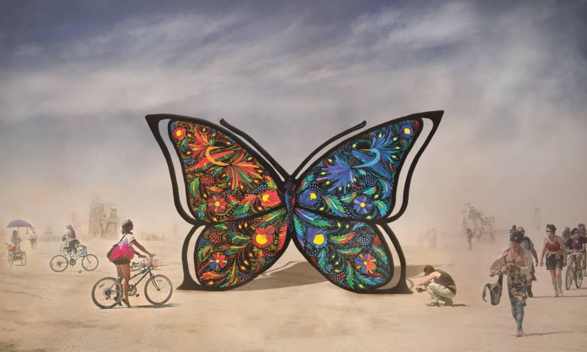 В Сети показали впечатляющую инсталляцию украинцев для фестиваля Burning Man