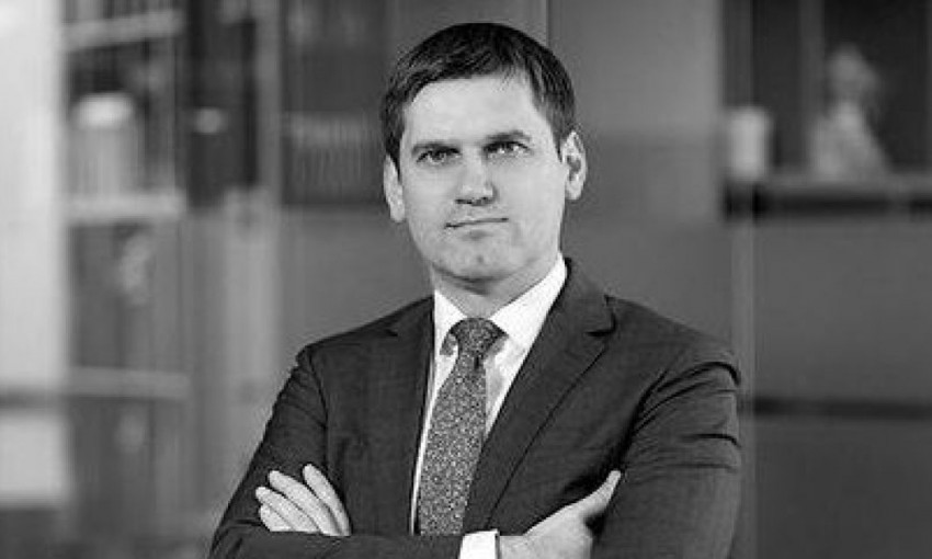 Сегодня в Киеве простятся с юристом из окружения Владимира Зеленского, который умер в 40 лет от тяжелой болезни