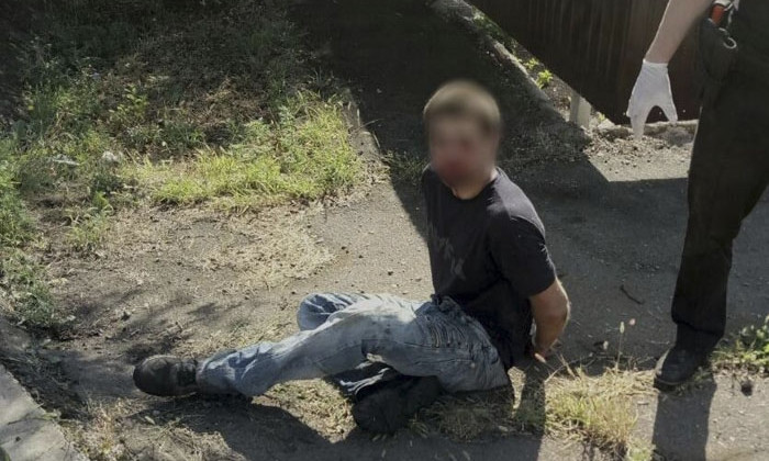 В Кривом Роге мужчина в неадекватном состоянии прыгал по автомобилям