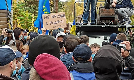 «Тупицкий, вали в Ростов!»: под домом главы КСУ прошла акция протеста (ФОТО, ВИДЕО)