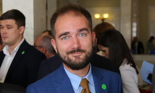 В «Слуге народа» предложили нардепу Александру Юрченко добровольно сложить мандат