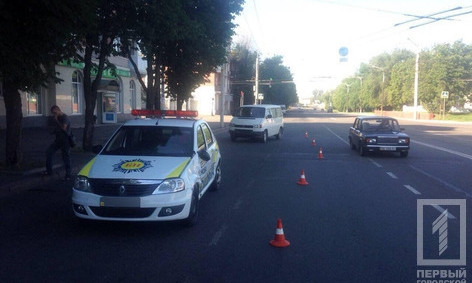 В Кривом Роге микроавтобус столкнулся с машиной службы охраны