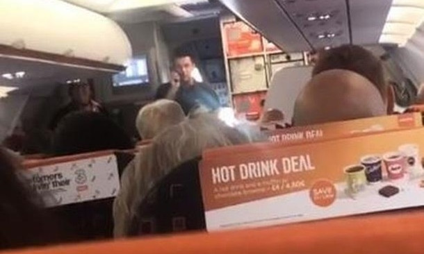 Пассажир самолета EasyJet заменил пилота