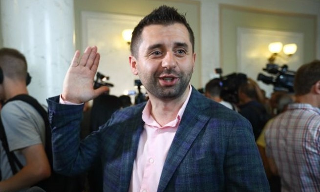 "Он озвучил мои мысли": Арахамия заявил, что наказывать Ткаченко не будут (ВИДЕО)