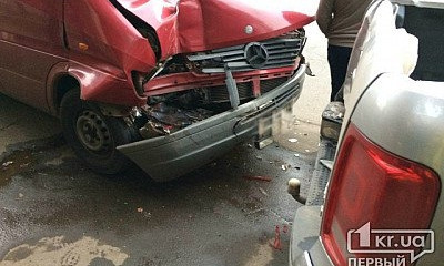 Внеплановая остановка маршрутного такси: ДТП в Саксаганском районе