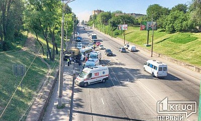 Масштабное ДТП в Кривом Роге: маршрутка столкнулась с мусоровозом, пострадало 7 человек