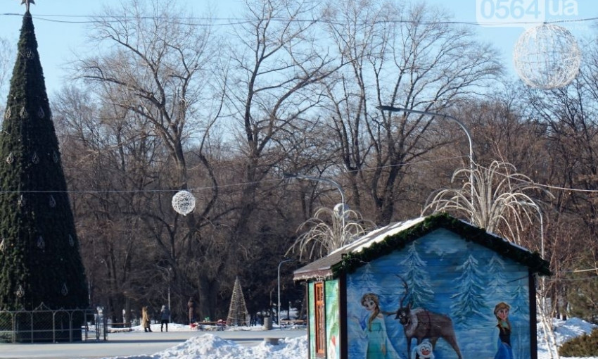 Начался разбор елочного городка в Кривом Роге
