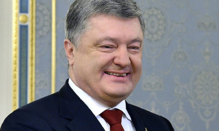 В сети обсуждают курьезное фото двойника экс-президента Порошенко
