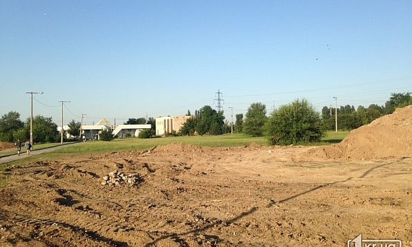 После "работы" "Теплоцентрали" на 5-ом Заречном в Кривом Роге остались не зарытые "окопы"