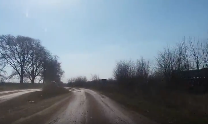 На трассе "Днепр-Кривой Рог" водители вынуждены ехать по полю