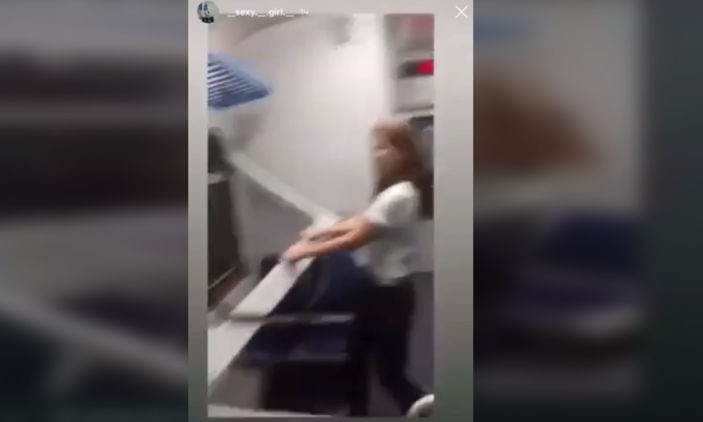 В "Укрзализныце" показали, как девочка трощила вагон поезда (ВИДЕО)