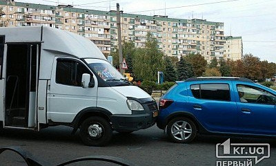 ДТП в Кривом Роге: маршрутное такси не разминулось с иномаркой