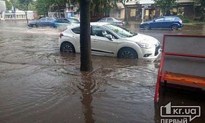 Фотофакт: "реки" на дорогах Кривого Рога