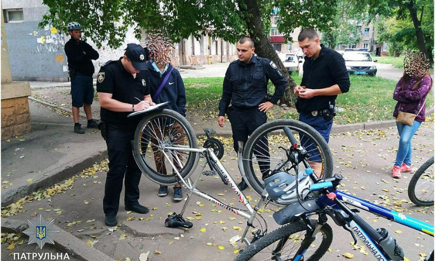 В Металлургическом районе Кривого Рога копы задержали двух мужчин, которые украли велосипед