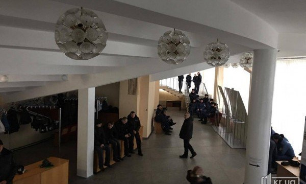 Заседание горсовета - под усиленной охраной