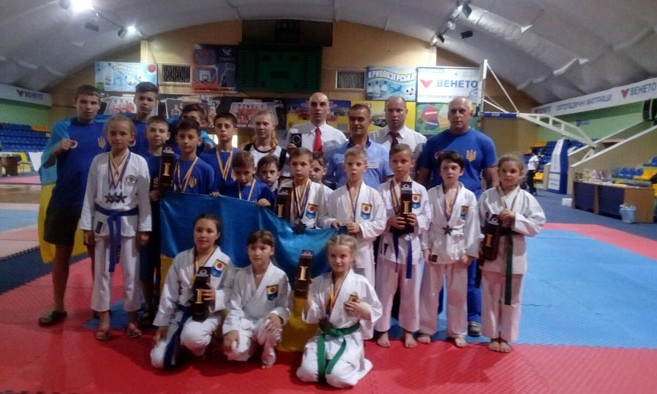 Каратисты из Кривого Рога вернулись с Чемпионата Европы с медалями