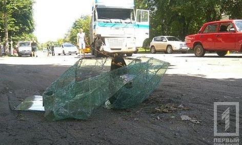 В Центрально-Городском районе столкнулись две фуры, пострадала девушка