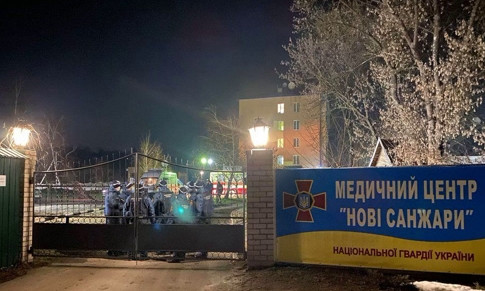 Женщине, которая находится в обсервации в Новых Санжарах, срочно понадобилась помощь медиков (ФОТО)