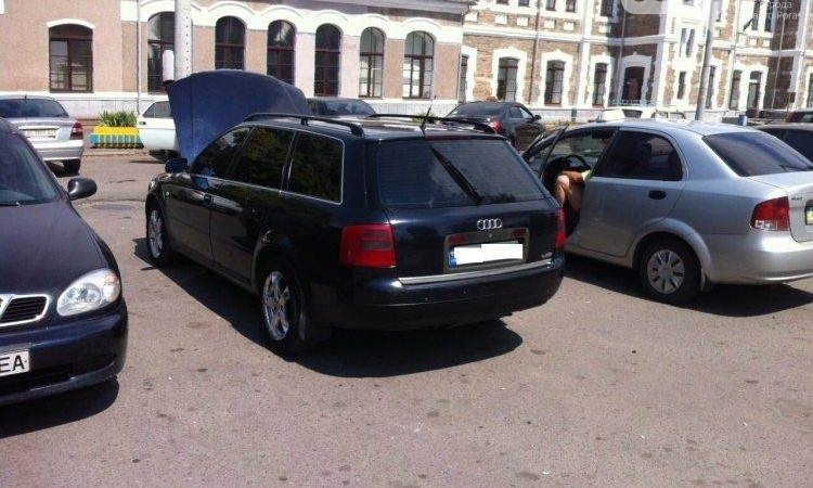 В Кривом Роге мужчина ездил на Audi с перебитыми номерами