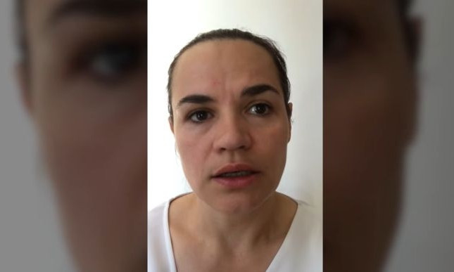 "Не дай Бог оказаться перед таким выбором, как я": Тихановская объяснила свой отъезд из Беларуси (ВИДЕО)
