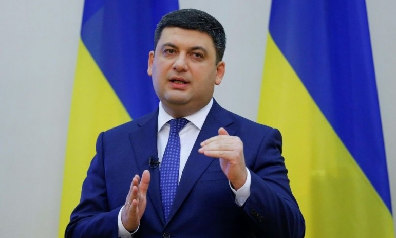 Гройсман предложил «подсветить» детей на дорогах в темное время суток