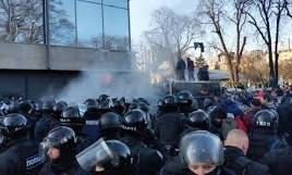 Во время протестов под ВР умер фермер 