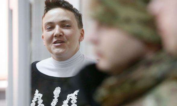 Савченко: в СИЗО коротает время за оригами