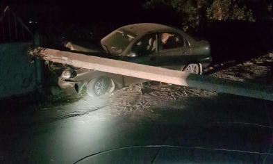 В Кривом Роге Daewoo Sens влетел в электроопору. Пострадал пассажир
