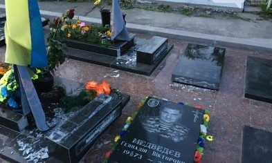 На Аллее Славы начали переделывать памятники погибшим героям АТО