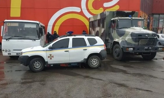 В Николаеве рынок, который отказался закрываться после визита полиции, заблокировала Нацгвардия (ФОТО, ВИДЕО)