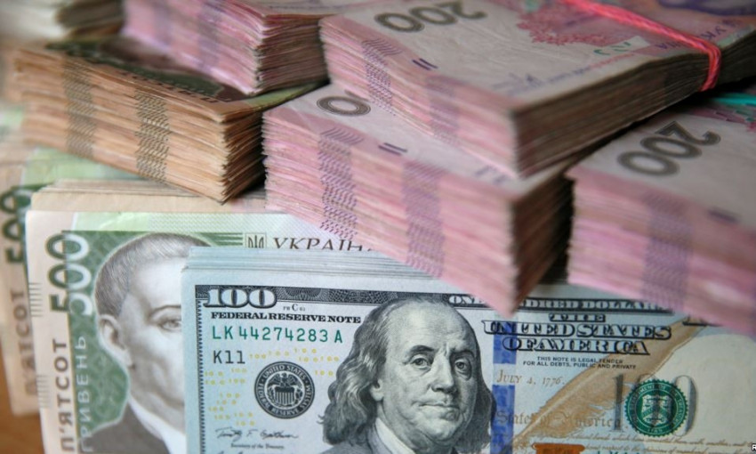 Гривня далі знецінюється: 26,63 за долар