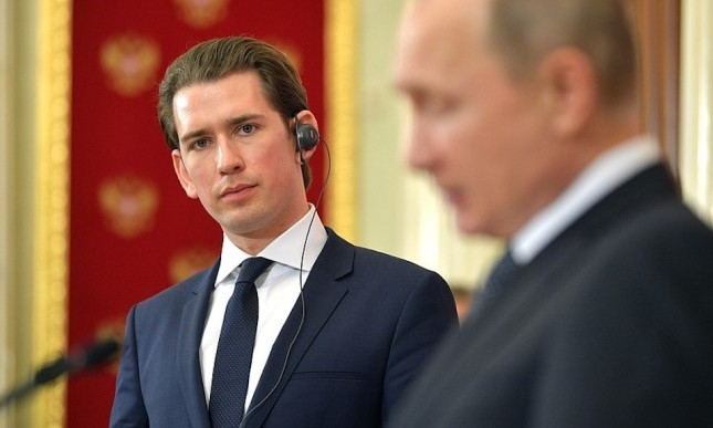 Канцлер Себастьян  Курц сказал, что готов привиться российской вакциной и производить ее в Австрии
