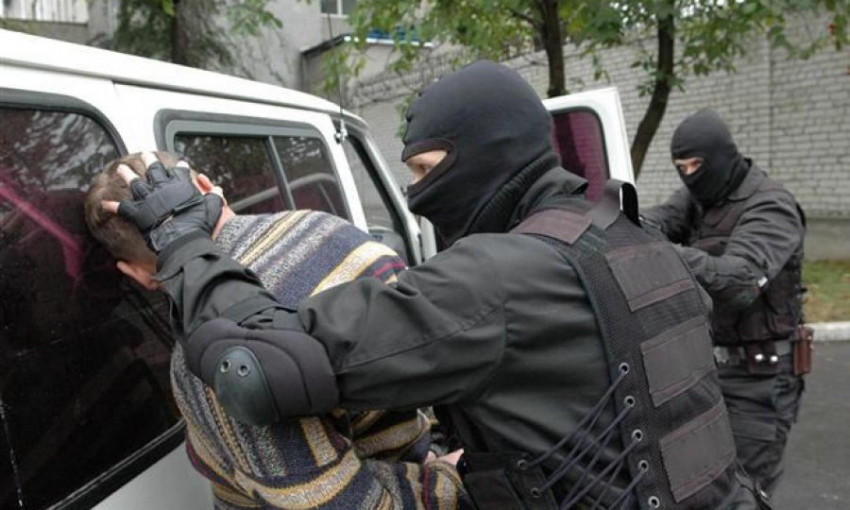 В Днепропетровской области СБУ раскрыли банду, торговавшую взрывчаткой и метамфетамином