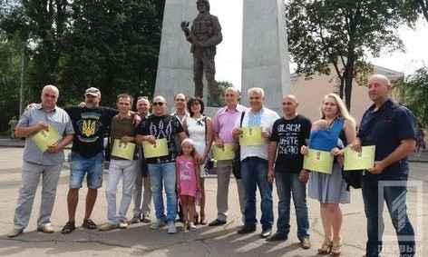 Криворожским волонтерам вручили президентские награды