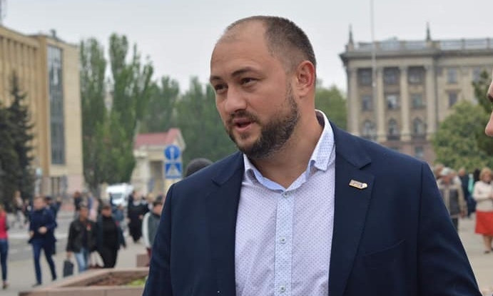 Депутат поздравил своих избирателей портретом президента РФ