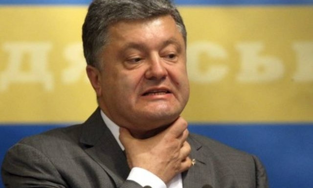 Петр Порошенко выбил смартфон из рук украинца
