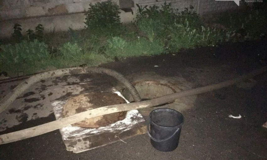 В Саксаганском районе Кривого Рога по улице вновь текут канализационные стоки